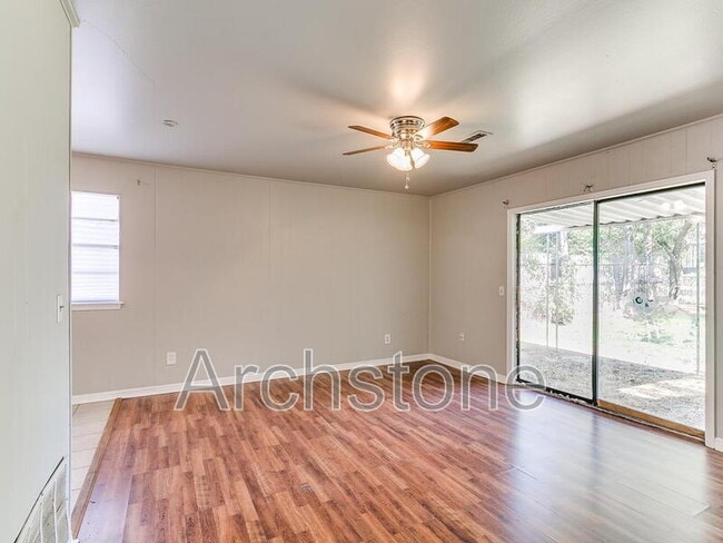 Photo - 1424 Tanglewood Dr