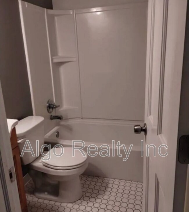 Photo - 729 E 16th St