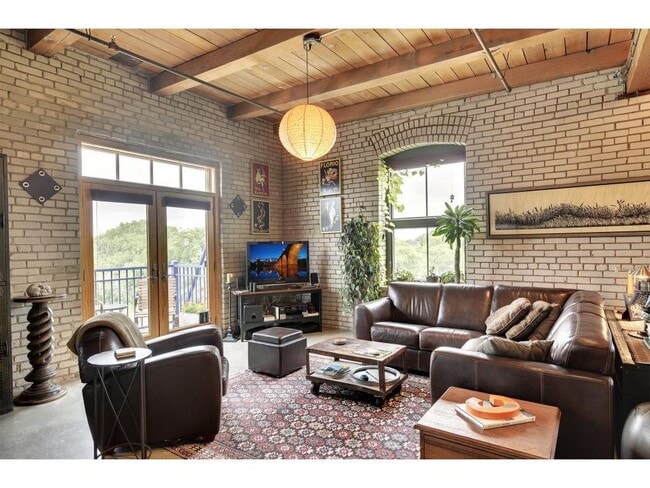 Building Photo - 127 5th St NE Unit 301