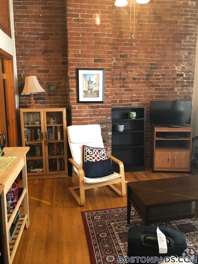 Building Photo - 471 Massachusetts Ave Rental
