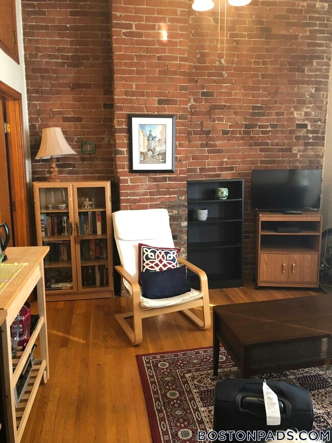 Building Photo - 471 Massachusetts Ave Unit 3-2 Rental