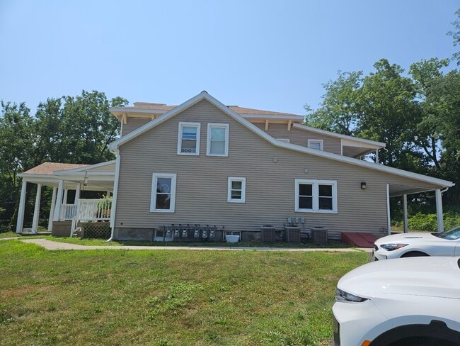 Photo - 121 Brunswick Rd Unit APT 6