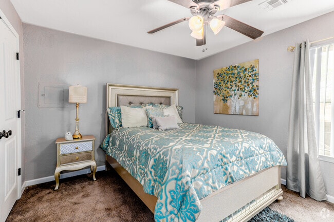 1BD, 1BA - 700SF - Bedroom
