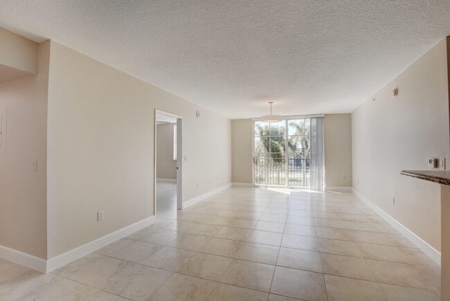 Photo - 651 Okeechobee Blvd Unidad 301