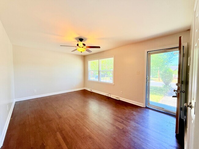 Photo - 4033 Fieldcrest Rd