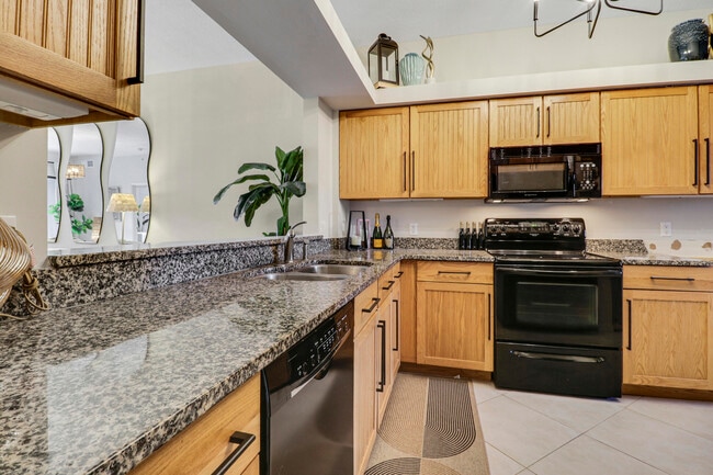Photo - 370 Golfview Rd Unit 202