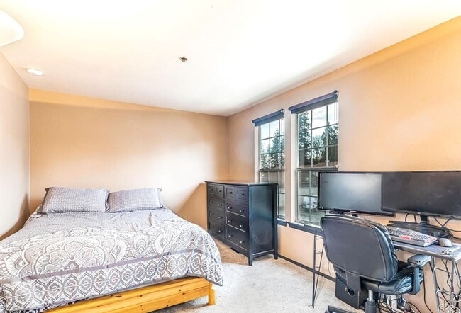 27022 47th Ave S