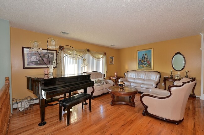 Photo - 1063 Mason Ct