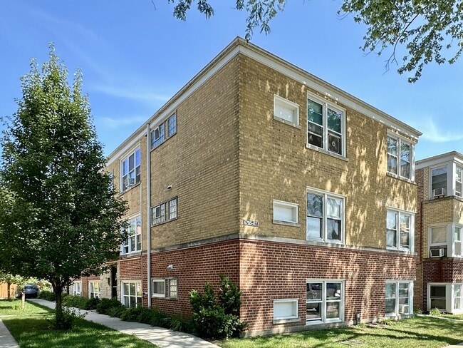 Building Photo - 6707 N California Ave Rental