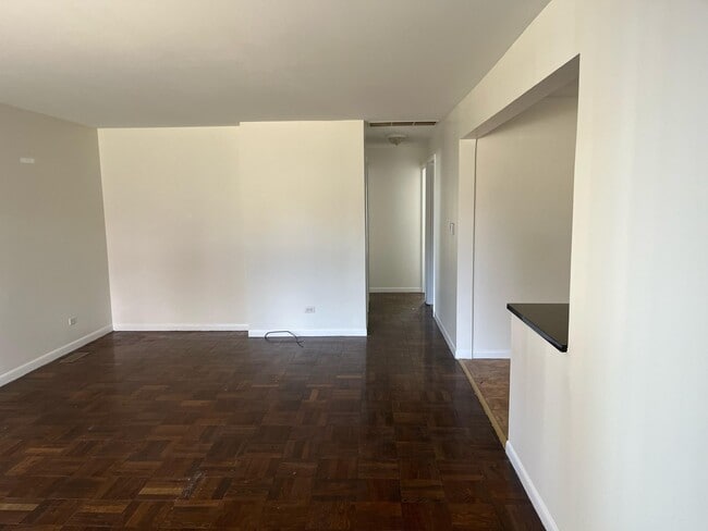 Photo - 883 S York St