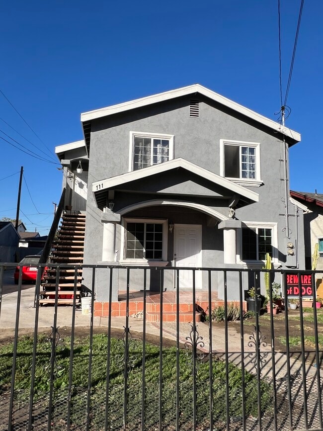 Building Photo - 111 E Cedar St Rental