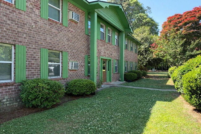 Colonial Park Apartments