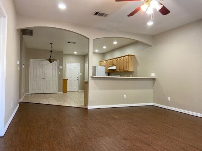 Photo - 300-306 East Main Street Unidad 306