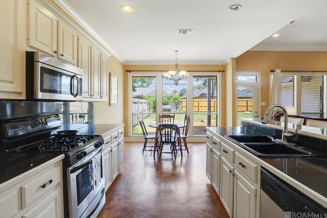 Photo - 10151 Hillmont Ave