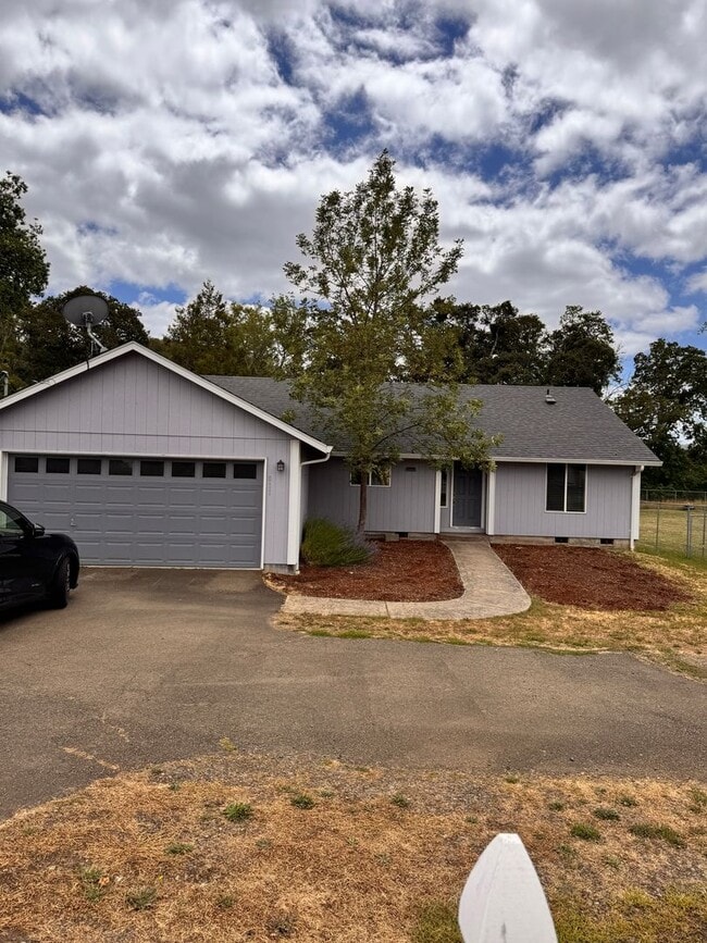 Building Photo - Newton Creek 3 bedroom 2 bath home