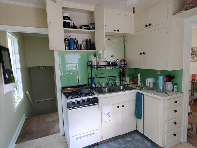 Photo - 918 E 37th St