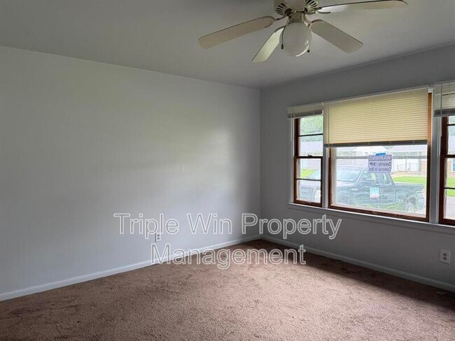 Photo - 1695 Crowder Dr