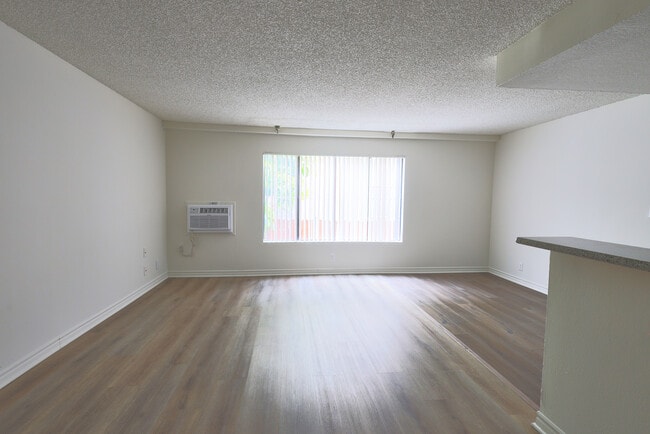 Photo - 2928 Leeward Ave Unit 104