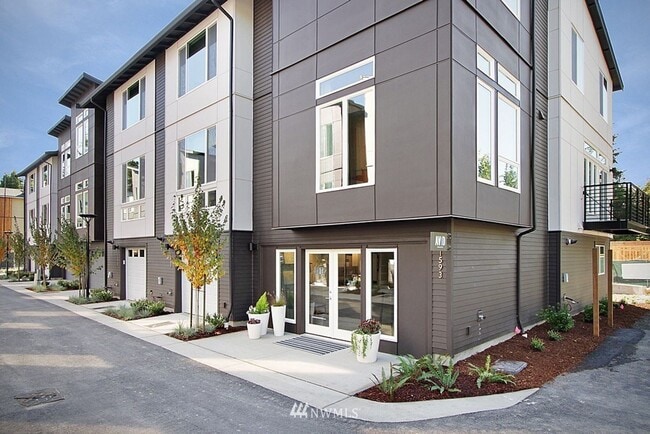 Bellevue 5 bd 3.5 bath townhouse with two ... - Bellevue 5 bd 3.5 bath townhouse with two ...