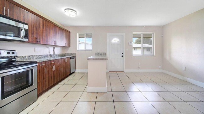 Building Photo - 592 NE 150th St Unit 3