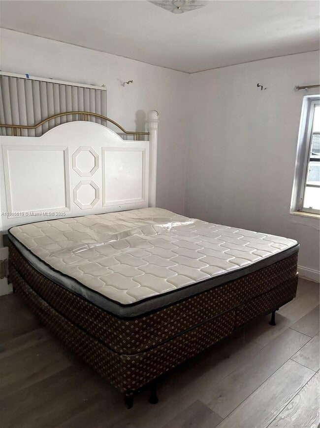 Photo - 75 E 13th St