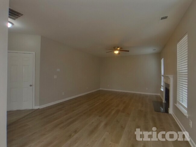 Photo - 4270 Sir Dixon Dr