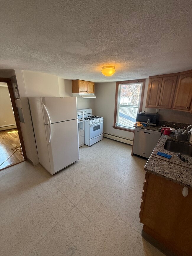 Building Photo - 22 8th St Unit 3