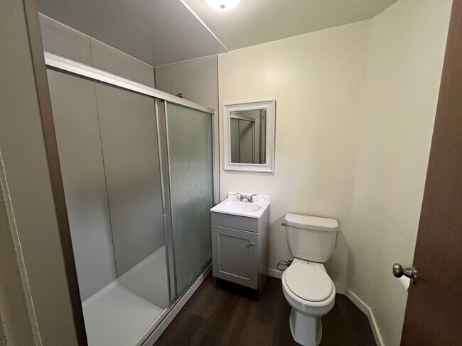 Photo - 1106 Rixon St Unit B