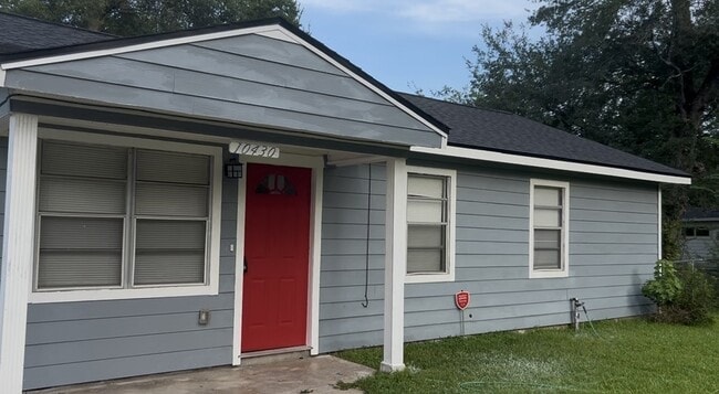 Photo - 10430 Wicklowe St House