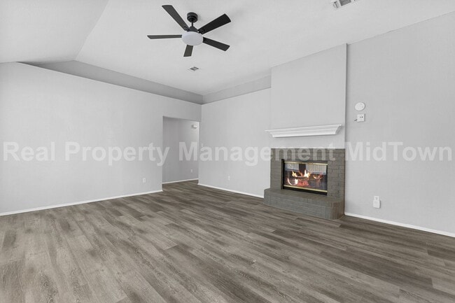Photo - 6100 Wall St