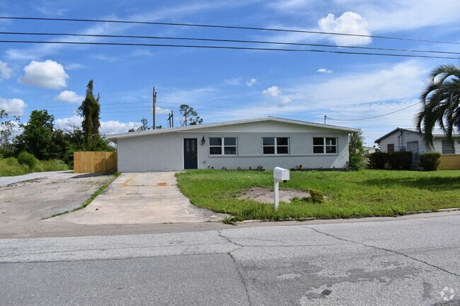 Building Photo - "Spacious 4-Bedroom Retreat in Panama City... Rental