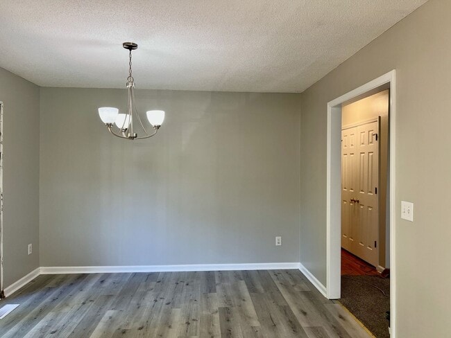 Photo - 301 Stargate Rd