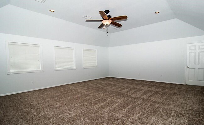 Photo - 143 N Shawnee Ridge Cir