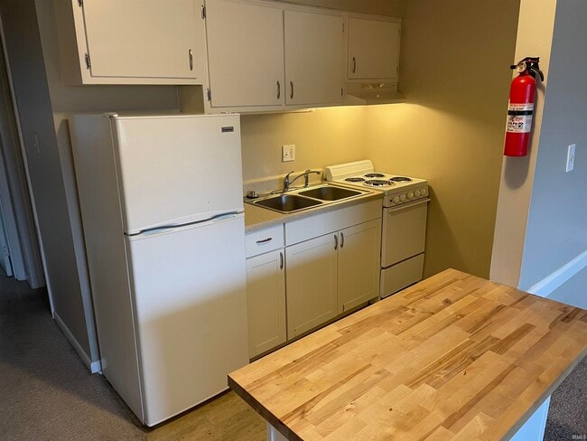 Photo - 1005 N Rogers St Unit B-16