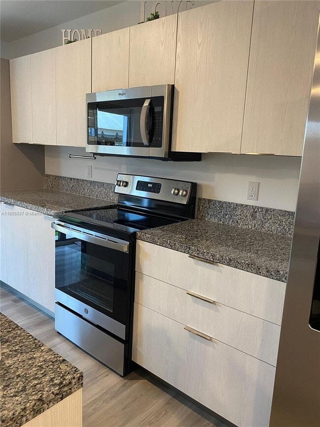 Photo - 916 NW 8th St