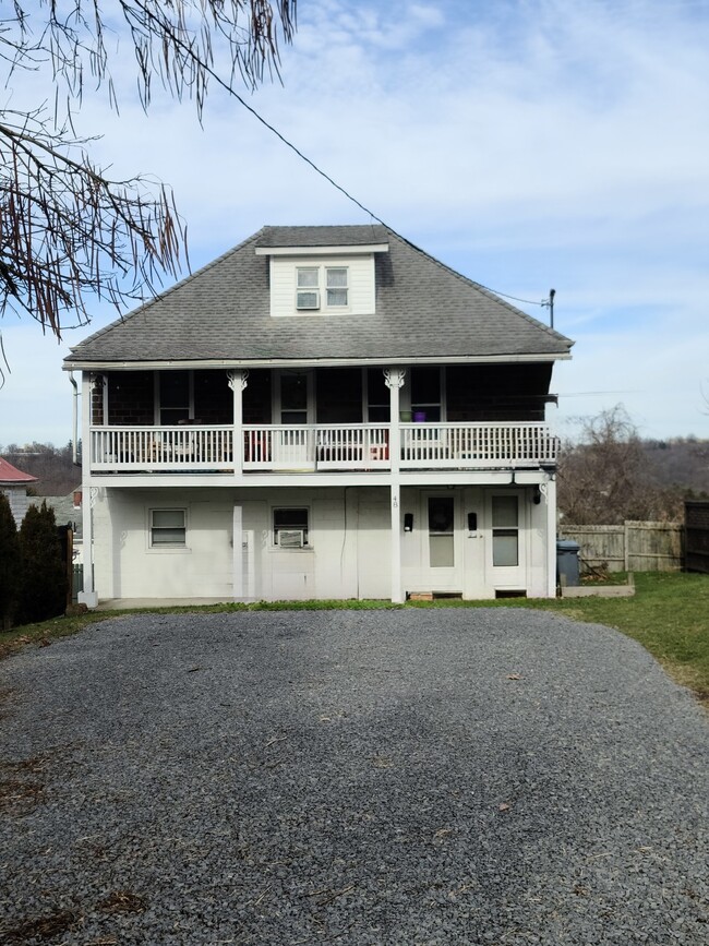 Building Photo - 48 W Wilson St Unit Apartment B