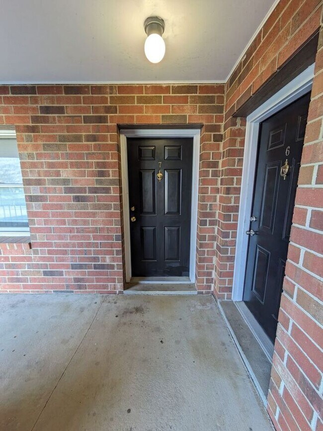 Photo - 1BD/1BA Apartment in The Elms Unit 7