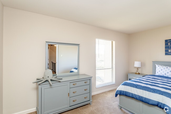 2BR, 2.5BA - 1,550 SF