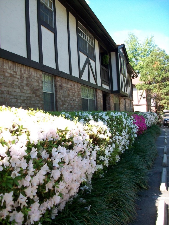 London Town Apartments - LondonTown @ Midtown