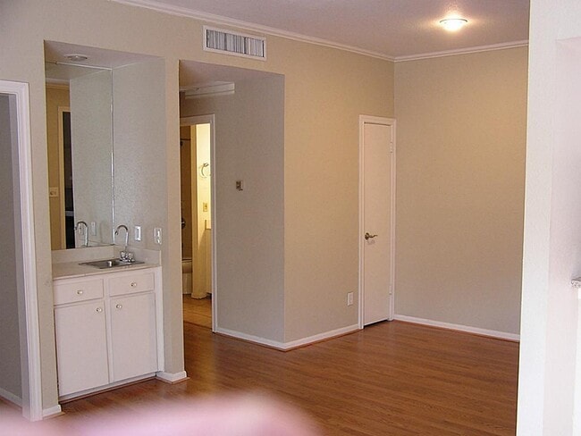 Photo - 712 Bering Dr Unit D