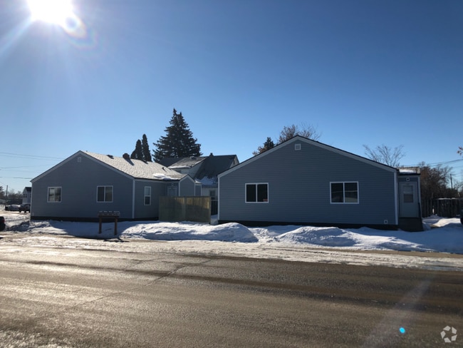 Building Photo - 604 5th St SW Rental