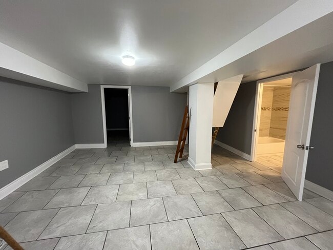 Living room - 5154 W EDDY ST Unit Garden