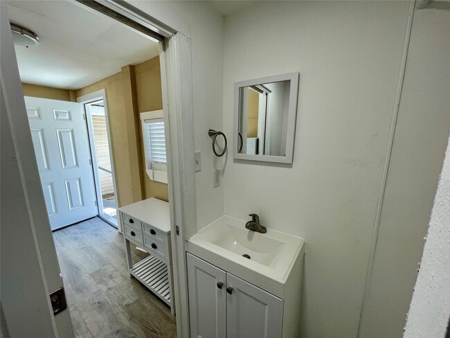 Photo - 1814 Ave M 1/2 Unidad 7