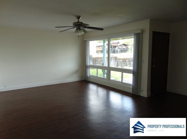 Photo - **PENDING LEASE**