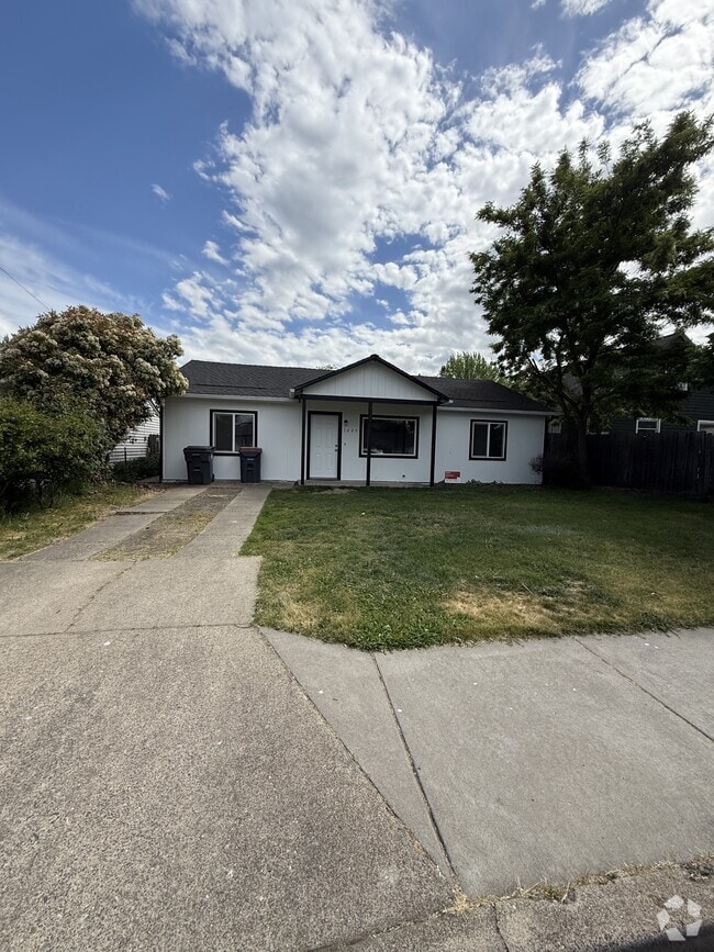 Building Photo - 1225 Withington St Rental