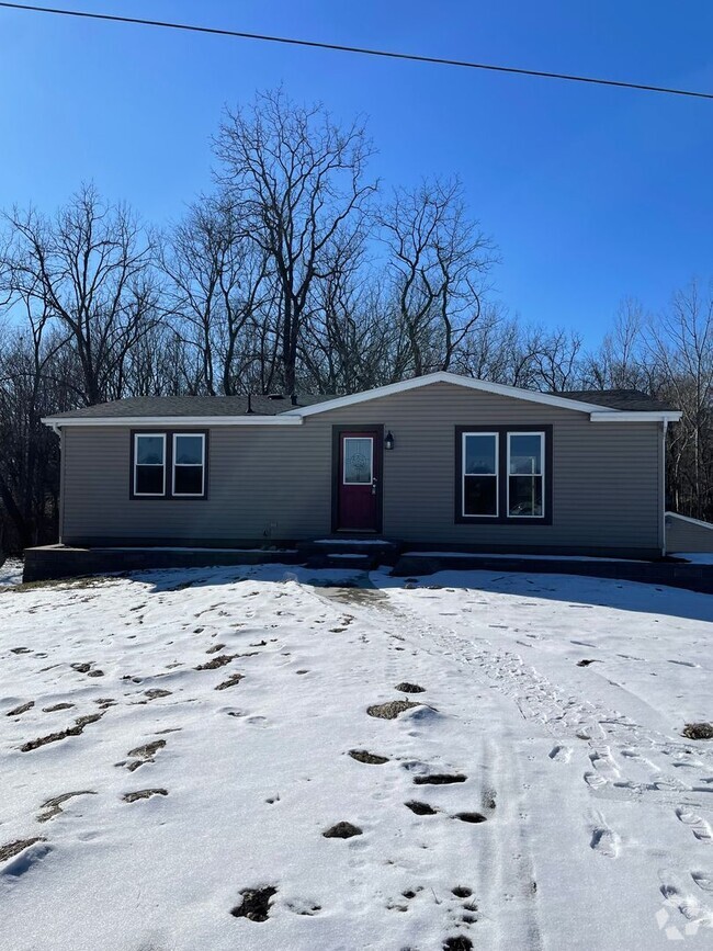 Building Photo - Remodeled 3 Bedroom Home