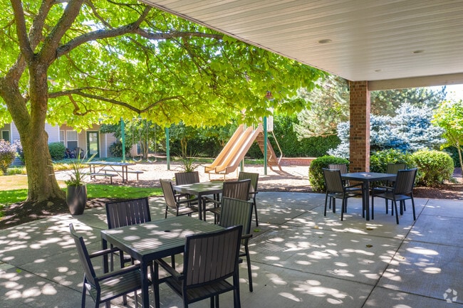 Outdoor Patio - Cascade View