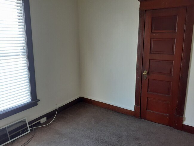 Photo - 125 Purdy St Unidad Upper