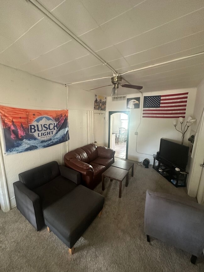 Building Photo - 915 La Crosse St