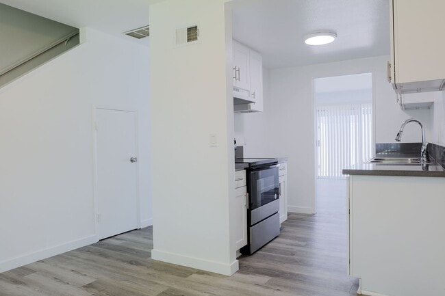 Photo - 2709 S Baker St Unidad C